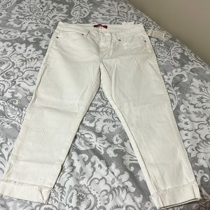 Women’s white Guess jean capris